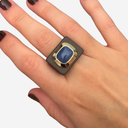 Anillo marrón oscuro