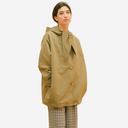 Gabardina caqui con lazada al cuello