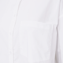 Camisa blanca con bolsillo delantero
