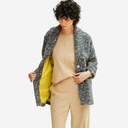 Abrigo azul y marrón