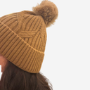 Gorro marrón pompón