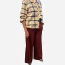 Camisa gris y mostaza