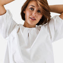 Blusa blanca con mangas abullonadas - Freequent