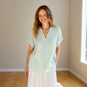 Blusa verde menta con escote pico - Freequent