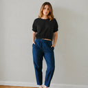 Blusa negra con mangas abullonadas y bajo elástico - Freequent