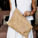 Bolso de piel tipo clutch grande asimétrico - Nothink