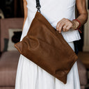 Bolso de piel tipo clutch grande asimétrico - Nothink