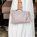 Bolso de piel tipo clutch grande asimétrico - Nothink