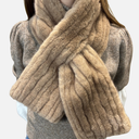 Cuello pelo sintético