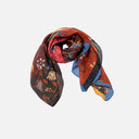 Pañuelo de seda estampado para mujer Surkana en tonos rosa, negro, azul, granate y mostaza