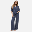 Conjunto de pantalón y blusa de mujer azul de rayas blancas fluido de primavera y fresco al ser de viscosa