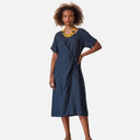 Vestido midi de lino natural cruzado con lazada -DS Collection
