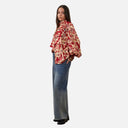 Blusa estampada roja Orfeo para mujer con manga larga y lazada vista lateral