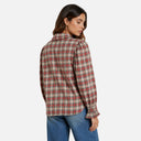 Vista trasera de la blusa Feeka de cuadros confeccionada en algodón 100% con manga larga abullonada.