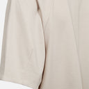 Detalle de las costuras de la camiseta crudo Freequent