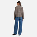 Vista trasera de la chaqueta de cuadros para mujer de Freequent