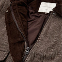 Detalle del cuello de pana y cremallera de la chaqueta FQMILA de Freequent