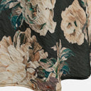 Detalle del tejido y estampado floral de la falda midi Freequent