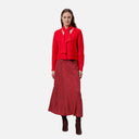 Jersey Surkana de punto canalé en color rojo con bufanda integrada combinado con falda midi estampada