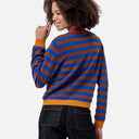 Vista trasera del jersey de rayas azul y marrón para mujer de Surkana.