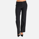 Mujer con pantalón negro recto Freequent