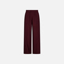 Pantalón fluido granate de mujer de pernera ancha visto por delante.