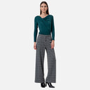 Pantalón palazzo de cuadros Surkana en color gris con pernera ancha y cintura media.