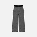 Vista trasera del pantalón palazzo gris de espiga Jarman con cintura elástica y bolsillo decorativo.