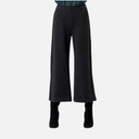 Vista frontal del pantalón de punto Surkana en color melange oscuro con cintura elástica.