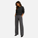 Pantalón recto de raya diplomática Jarman color gris para mujer con bolsillos laterales.