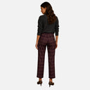 Vista trasera del pantalón recto de cuadros Jarman para mujer con falso bolsillo trasero y estampado de cuadros.