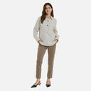 Pantalón recto efecto pana color topo de Freequent combinado con camisa cruda