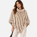 Poncho pelo con cuello - Martina K
