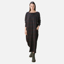 Vestido midi de cuadros PAN gris antracita con escote barco y bolsillos laterales visto de frente